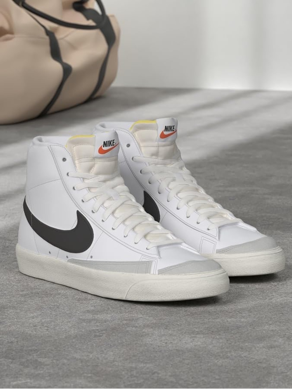 Nike Blazer Mid 77 - White Black (Women's)